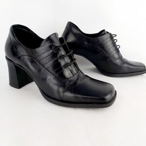 𝅺Caprice vintage leather ankle laced black heeled shoes made in Brazil size 37